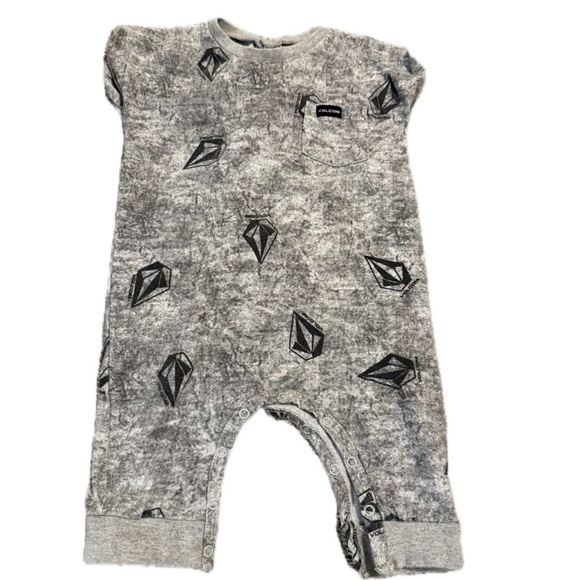 Volcom 3-6 month boys outfit - Picture 1 of 1